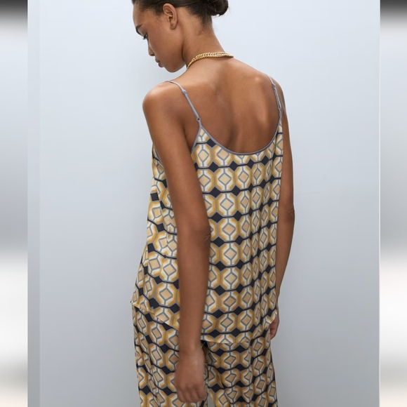 Babaton Everly Camisole Size Large - Picture 8 of 9